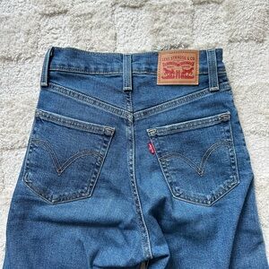 Levi's Ribcage Straight Ankle Jeans